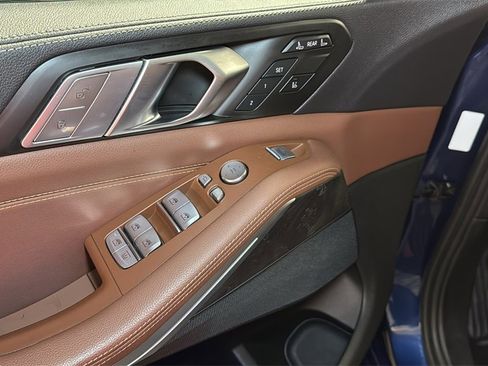 Used 2022 BMW X7 xDrive40i w/ Premium Package image 27
