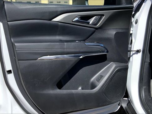 Used 2025 Chevrolet Traverse LT image 22