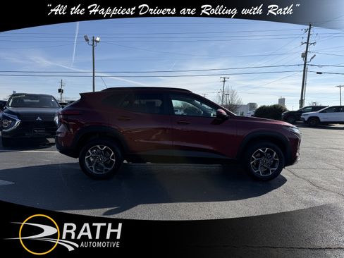 Used 2025 Chevrolet Trax LT image 10