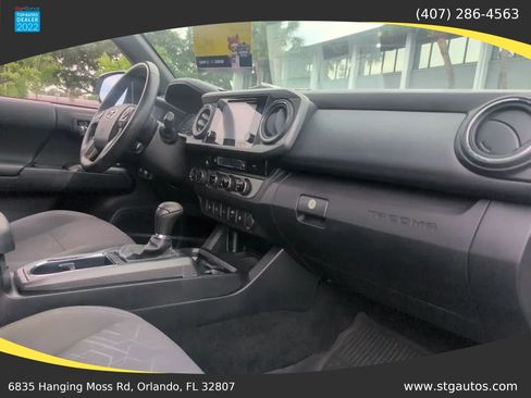 Used 2017 Toyota Tacoma TRD Sport w/ Premium & Technology Package AWD/4WD image 26