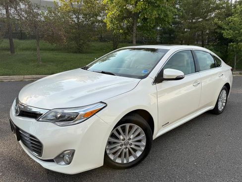Used 2013 Toyota Avalon XLE Touring FWD image 2