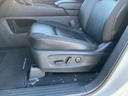 Used 2024 Nissan Pathfinder SL image 27