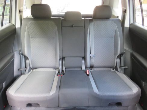 Used 2019 Volkswagen Tiguan S image 20