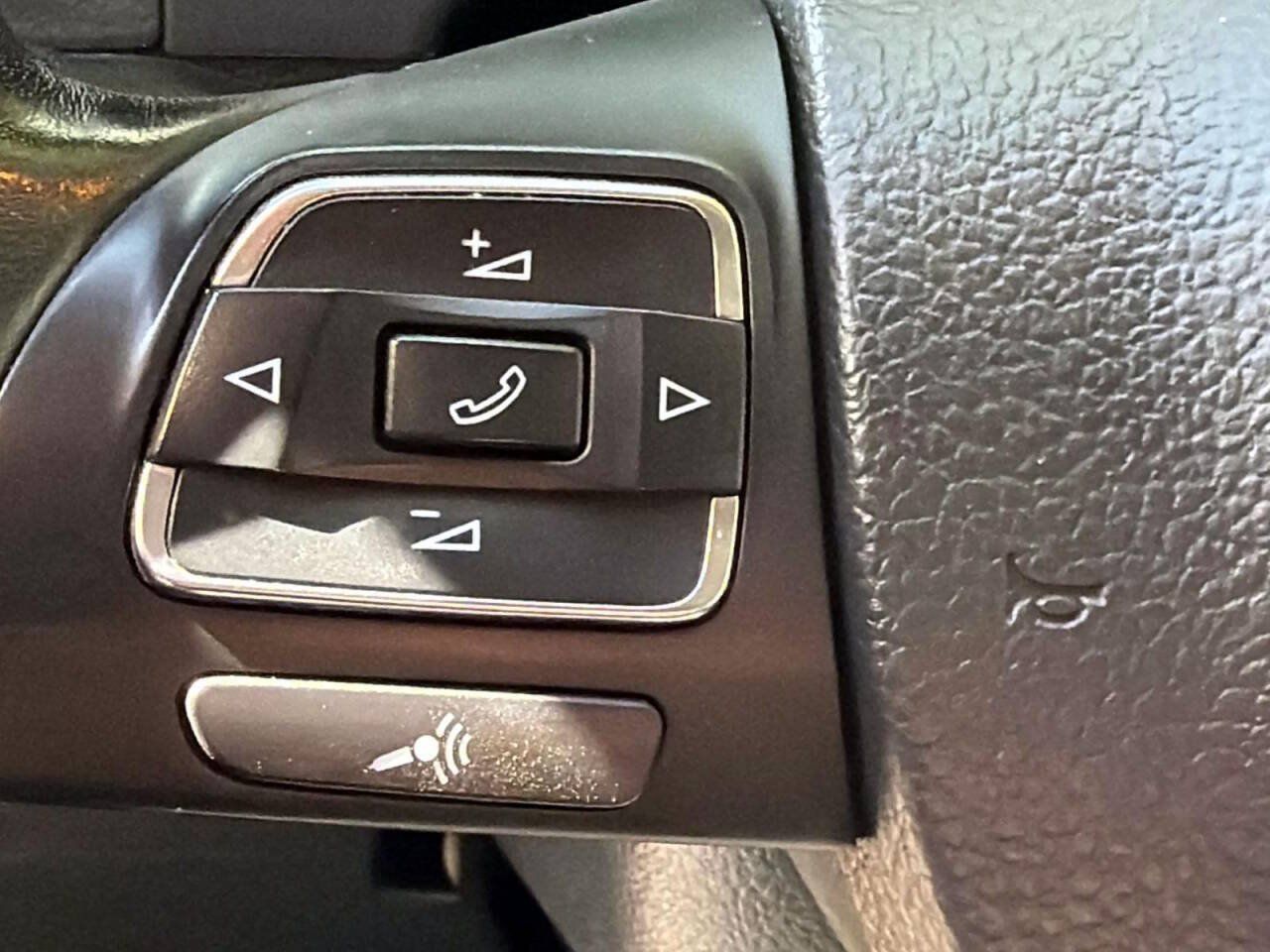 Used 2017 Volkswagen Tiguan S AWD/4WD image 17