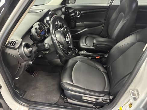 Used 2018 MINI Cooper 4-Door Hardtop FWD image 9