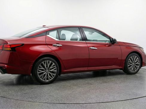 Used 2025 Nissan Altima 2.5 SV image 9