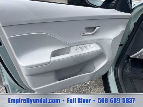 Used 2025 Hyundai Kona SEL FWD image 16