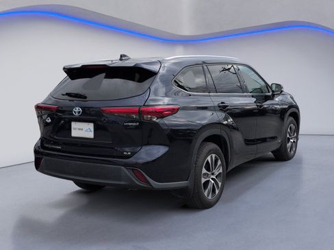 Used 2021 Toyota Highlander XLE image 5