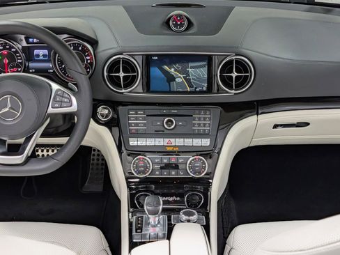 Used 2017 Mercedes-Benz SL 550 image 29
