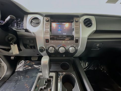 Used 2018 Toyota Tundra SR5 w/ SR5 Upgrade Package AWD/4WD image 24