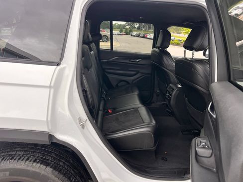 Used 2024 Jeep Grand Cherokee Altitude RWD image 34