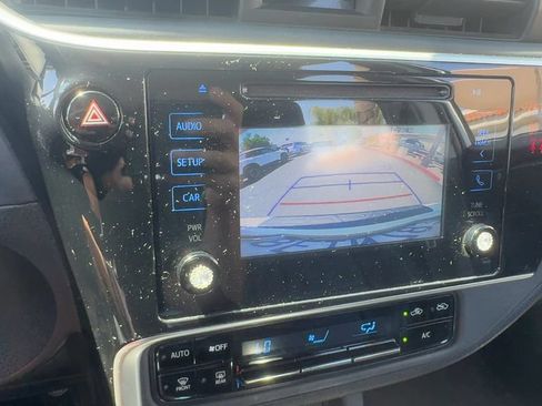 Used 2018 Toyota Corolla LE w/ Carpet Mat Package (TMS) FWD image 17