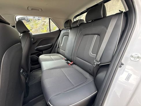 Certified 2024 Hyundai Venue Limited FWD image 20
