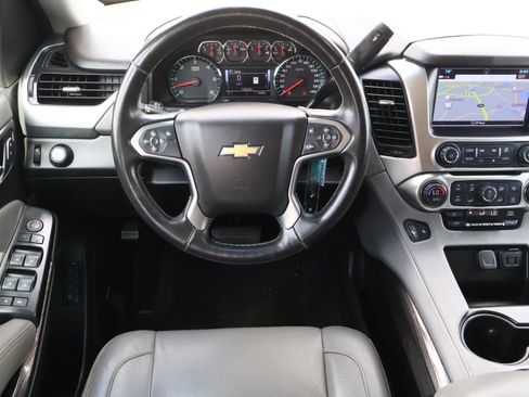 Used 2018 Chevrolet Suburban LT image 8