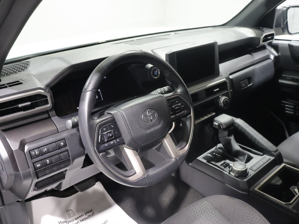 Used 2025 Toyota 4Runner SR5 AWD/4WD image 14