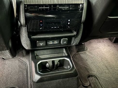 Used 2024 Jeep Wagoneer Series II image 12