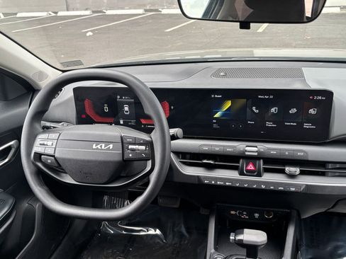 Used 2025 Kia K4 FWD image 35