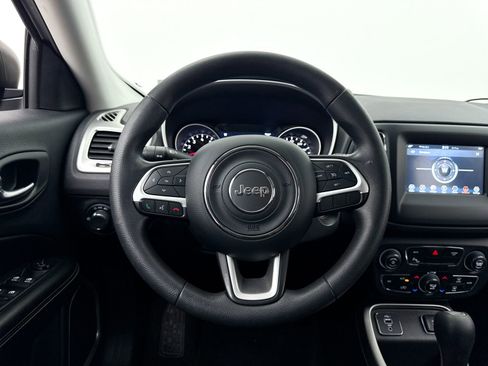 Used 2019 Jeep Compass Sport w/ Tech Group FWD image 3