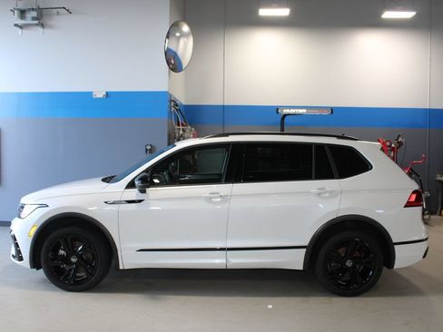 Used 2024 Volkswagen Tiguan SE R-Line AWD/4WD image 11