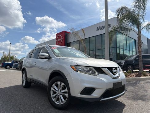 Used 2016 Nissan Rogue SV image 1
