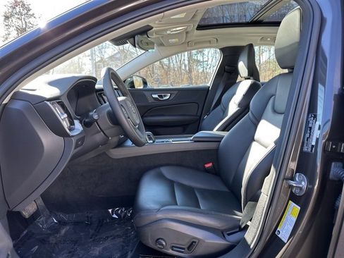 Certified 2025 Volvo S60 B5 Core image 18