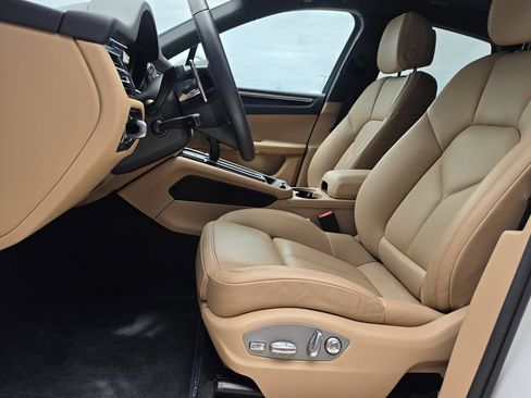 Used 2026 Porsche Macan AWD/4WD image 11