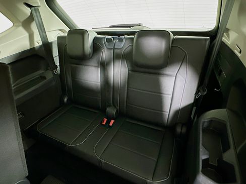 Used 2021 Volkswagen Tiguan SE image 29