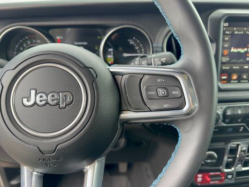 Used 2023 Jeep Wrangler Unlimited Rubicon 4xe w/ Cold Weather Group AWD/4WD image 19