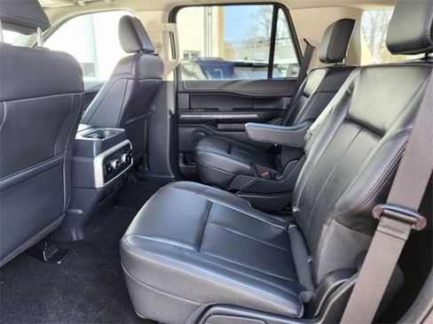Used 2022 Ford Expedition XLT image 16