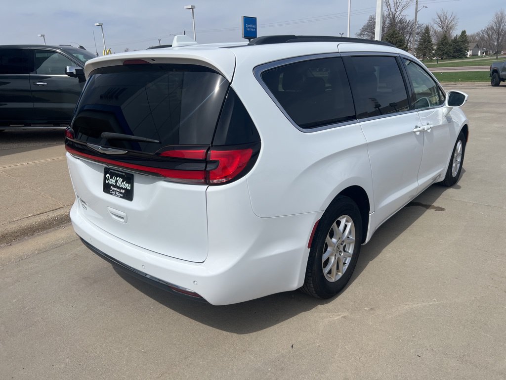 Used 2022 Chrysler Pacifica Touring-L FWD image 9