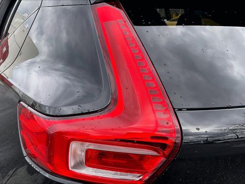 Used 2021 Volvo XC40 T5 R-Design w/ Advanced Package image 30