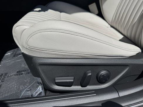 Used 2025 Genesis G70 2.5T w/ Sport Prestige Package image 37