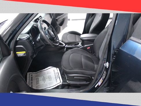 Used 2019 Kia Soul + image 11