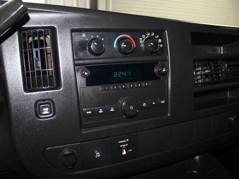 Used 2011 Chevrolet Express 2500 RWD image 13
