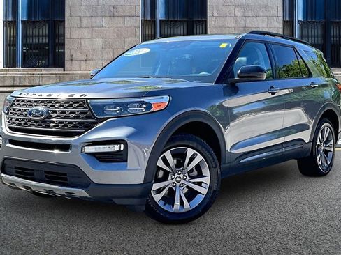 Used 2023 Ford Explorer XLT w/ Equipment Group 202A AWD/4WD image 2