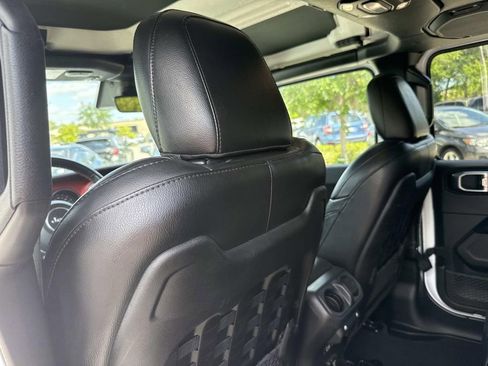 Used 2022 Jeep Wrangler Unlimited Rubicon w/ LED Lighting Group image 15