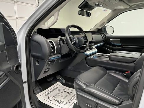 Used 2025 Ford Expedition Platinum AWD/4WD image 15