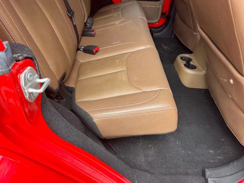 Used 2017 Jeep Wrangler Unlimited Sahara w/ Max Tow Package image 15