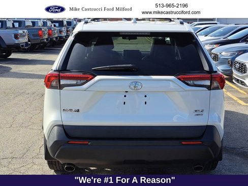 Used 2021 Toyota RAV4 XLE Premium image 4