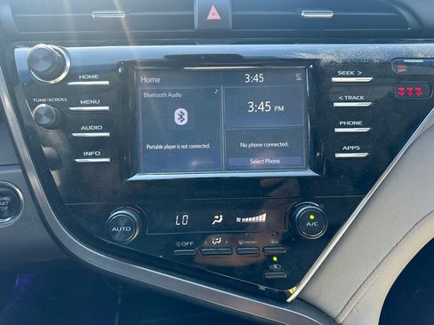 Used 2018 Toyota Camry SE w/ Convenience Package FWD image 10