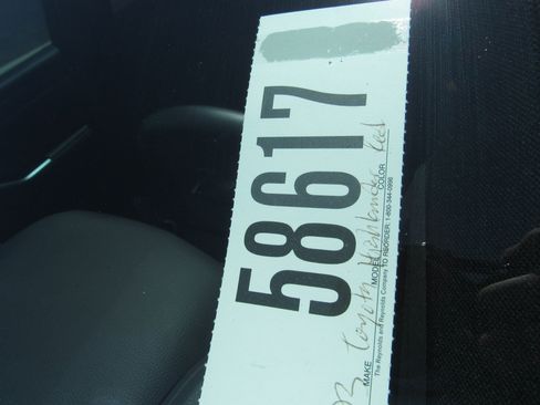 Used 2023 Toyota Highlander XSE FWD image 31