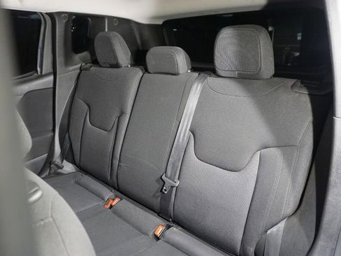 Used 2019 Jeep Renegade Sport w/ UConnect 7.0 Group AWD/4WD image 17