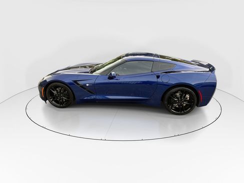 Used 2019 Chevrolet Corvette Stingray Coupe RWD image 5