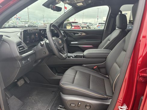 Used 2026 Chevrolet Traverse High Country w/ LPO, Floor Liner Package FWD image 8