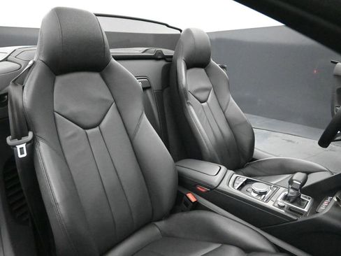 Used 2021 Audi R8 V10 w/ Premium Package image 26