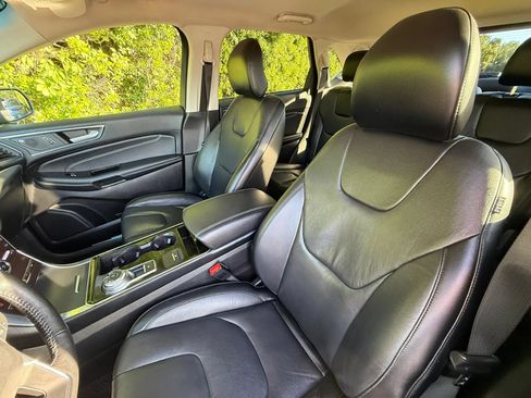 Used 2019 Ford Edge Titanium AWD/4WD image 36