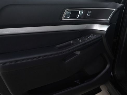 Used 2017 Ford Explorer XLT w/ Equipment Group 202A image 24