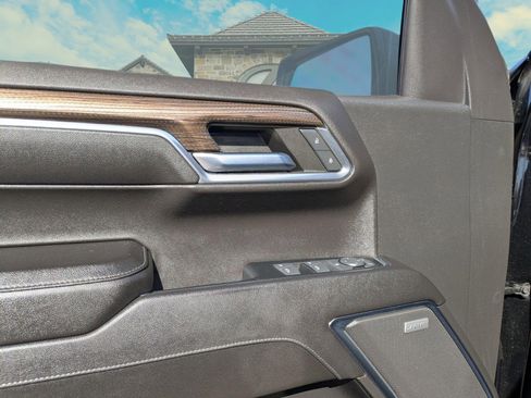 Used 2023 Chevrolet Silverado 1500 LT Trail Boss w/ Convenience Package II image 8