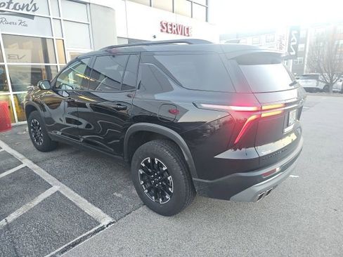 Used 2025 Chevrolet Traverse Z71 w/ Driver Confidence Package image 4