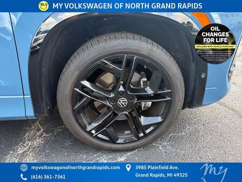 Used 2025 Volkswagen Tiguan SE R-Line AWD/4WD image 35